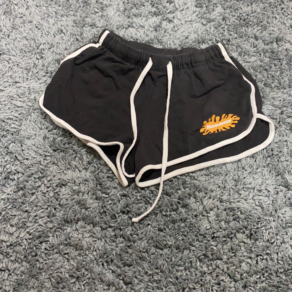 I’m selling shorts size small